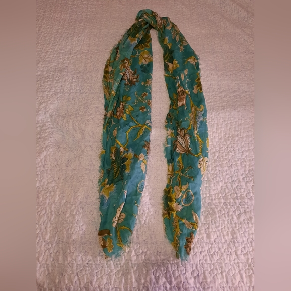Floral scarf - Picture 1 of 8